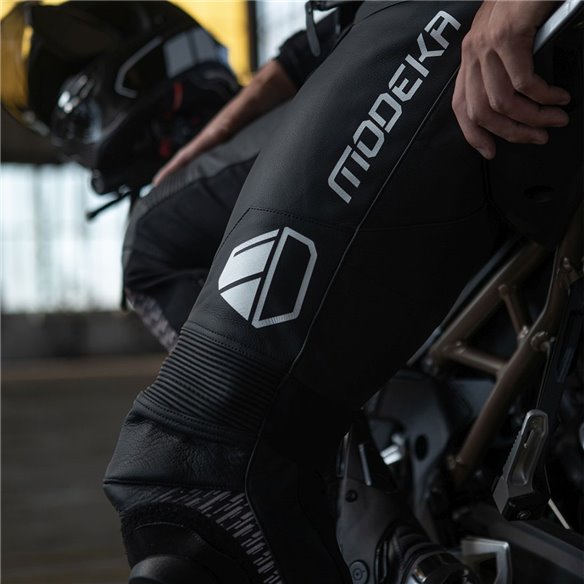 Pantalon Modeka Yron negro blanco (Novedad 2023)