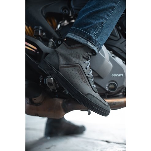 Sneaker Konrod negro (Novedad 2023)